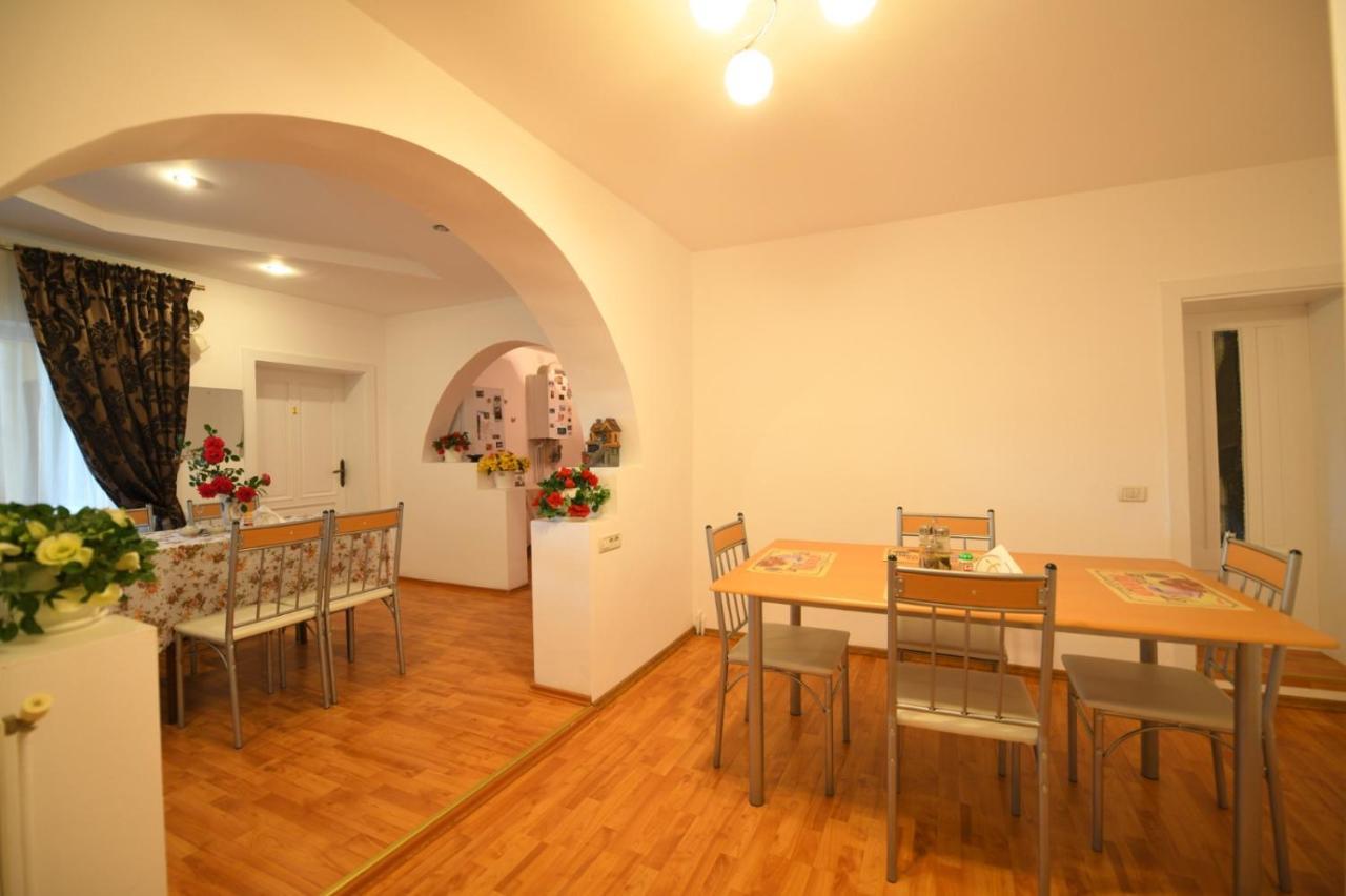 Casa Mirandre Lägenhet Haţeg Exteriör bild